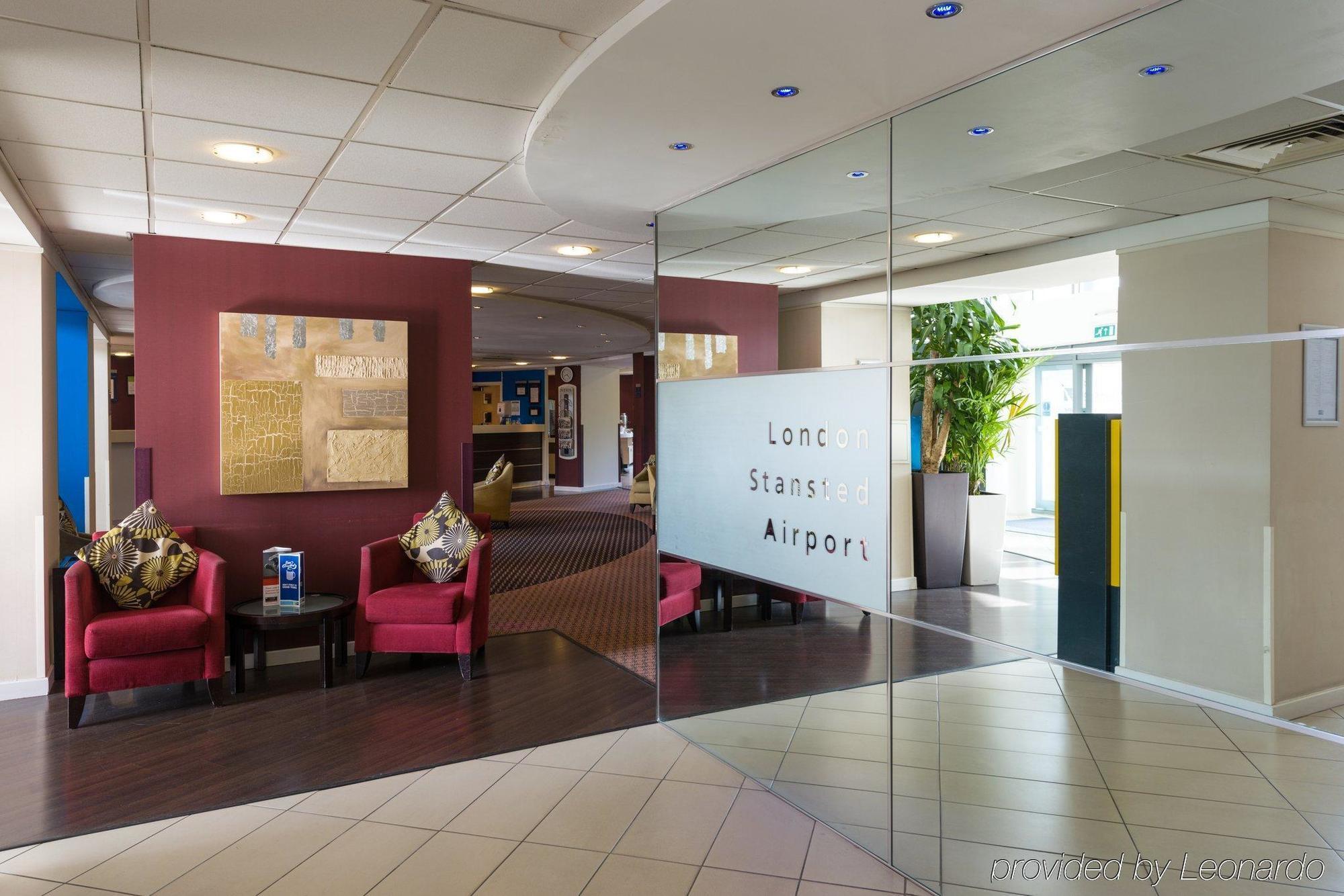 Express London Stansted Airport By Ihg 3*