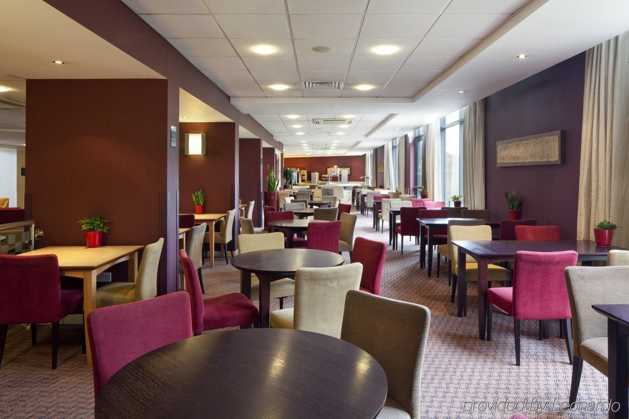 Express London Stansted Airport By Ihg Hotel 3*