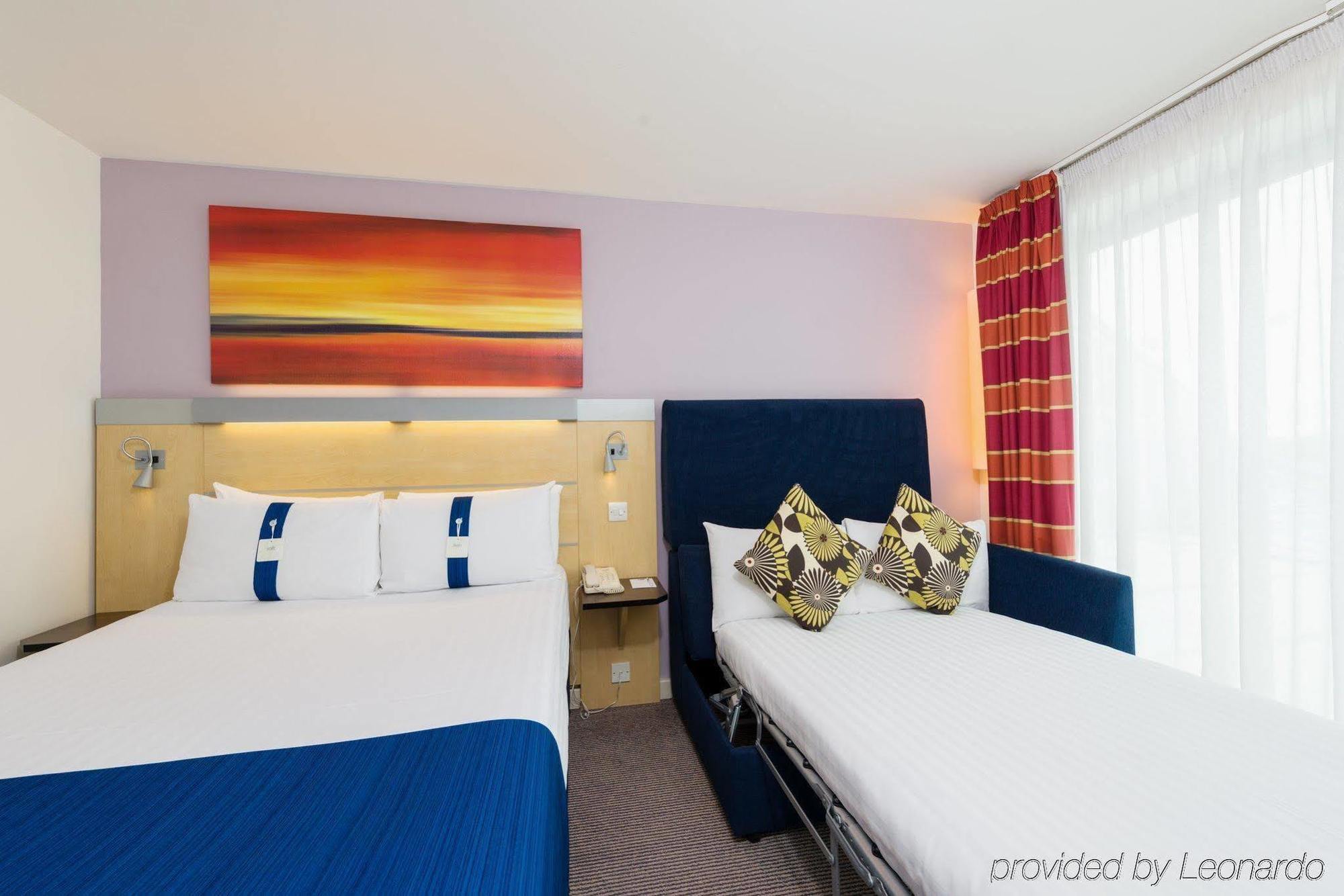 Express London Stansted Airport By Ihg Hotel 3*