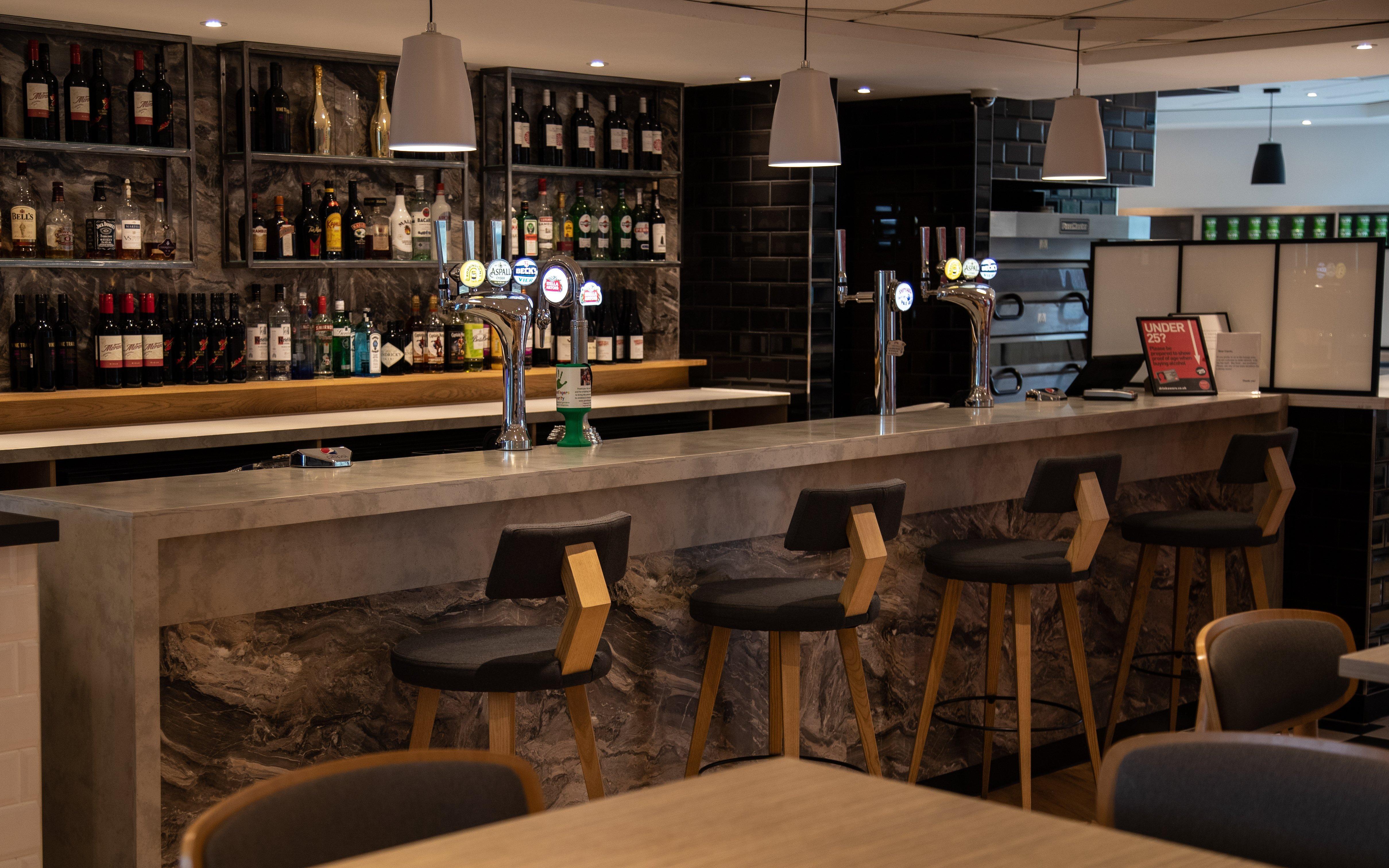Hotel Express London Stansted Airport By Ihg 3*