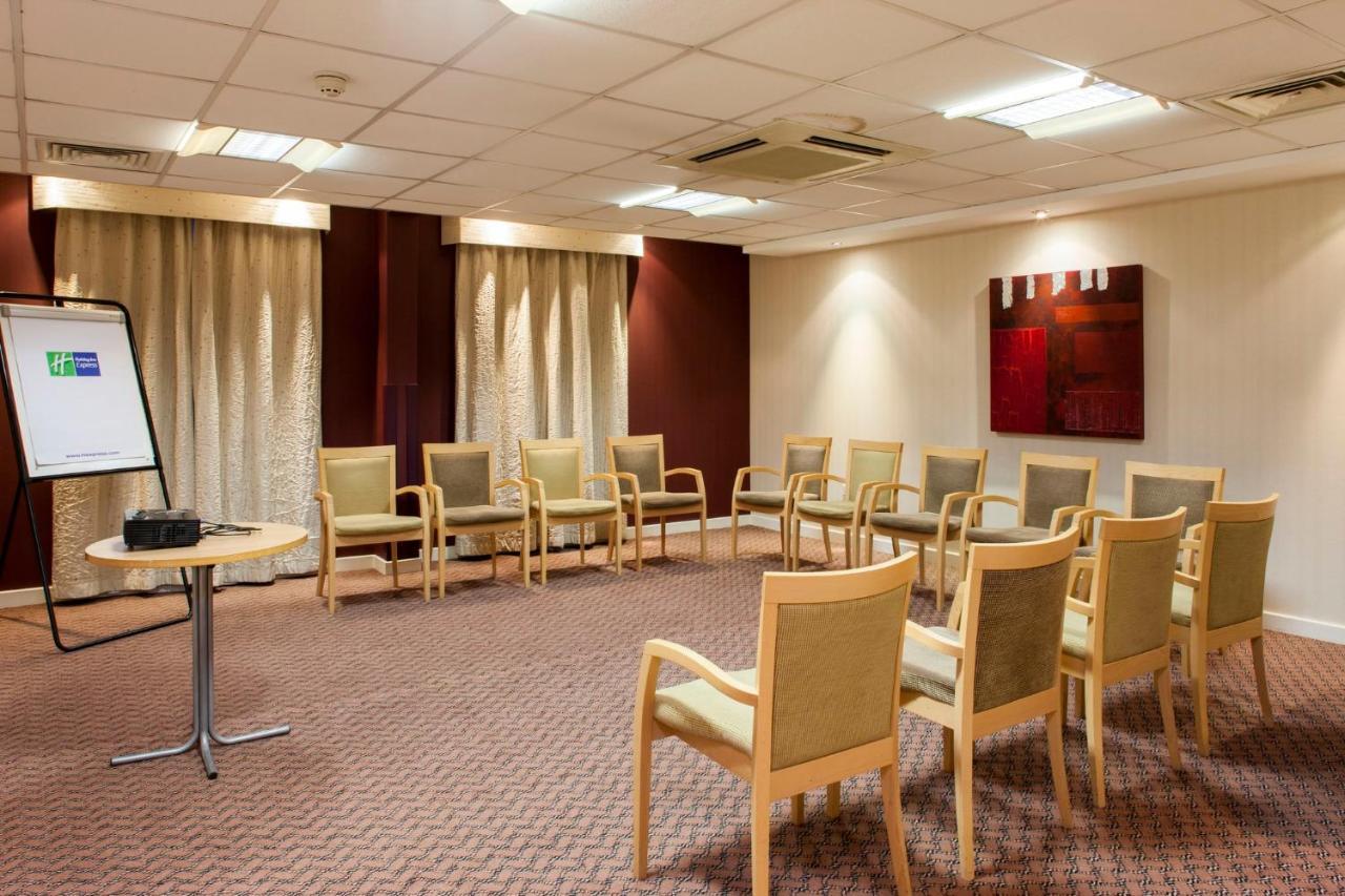 Express London Stansted Airport By Ihg 3*