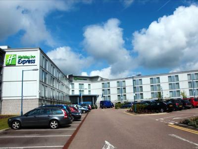 Express London Stansted Airport By Ihg Hotel 3*